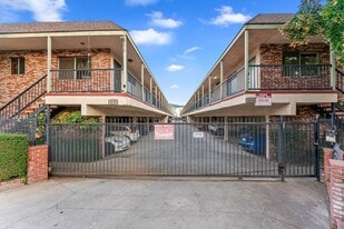 1616 Grismer in Burbank, CA - Building Photo