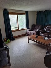 345 Main St in Vassalboro, ME - Foto de edificio - Building Photo