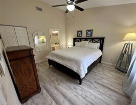 6625 Huntington Lakes Cir, Unit 203 in Naples, FL - Building Photo