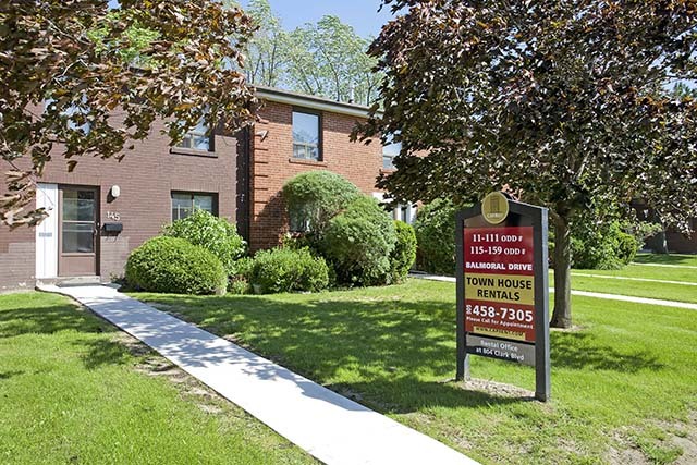 Balmoral Townhomes in Brampton, ON - Building Photo