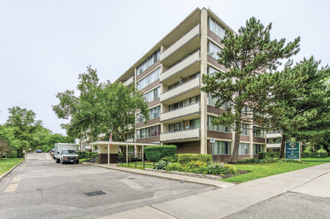 52 Thorncliffe Park Dr in Toronto, ON - Building Photo - Building Photo