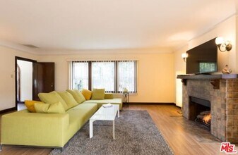 611 Beachwood Dr in Los Angeles, CA - Building Photo - Building Photo