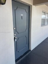 8020 N Colony Cir in Tamarac, FL - Building Photo - Building Photo