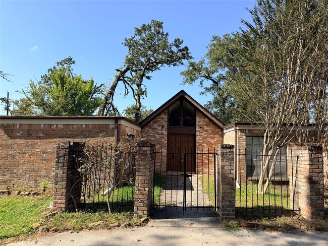 1607 Chestnut Ridge Rd in Houston, TX - Building Photo - Building Photo