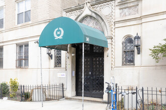 36 Plaza St E in Brooklyn, NY - Foto de edificio - Building Photo