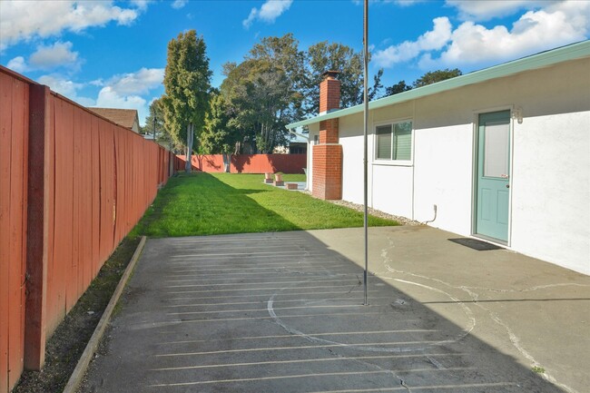 1000 Cutting Blvd in Richmond, CA - Foto de edificio - Building Photo