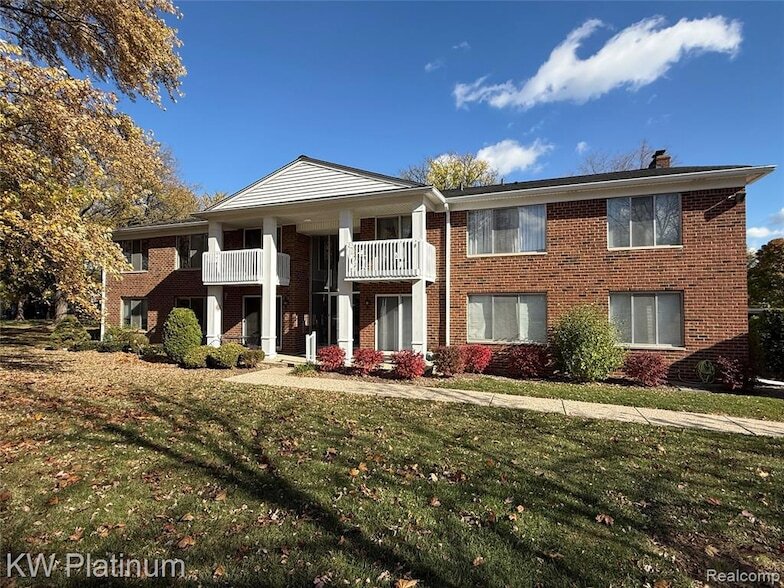 16870 Edloytom Way, Unit 144 in Clinton Township, MI - Building Photo