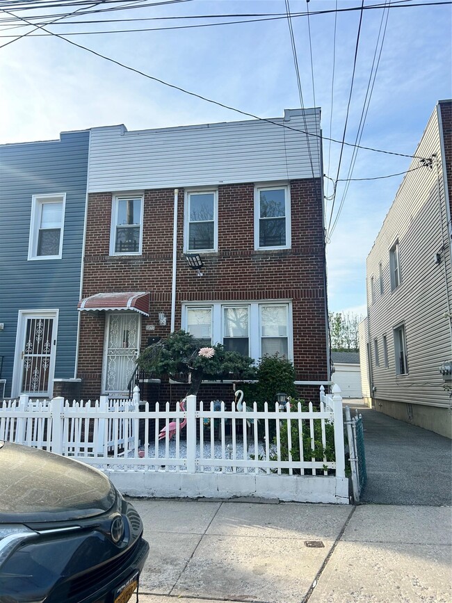 property at 2879 Dill Pl