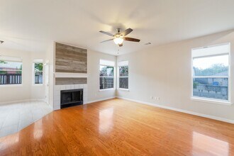 17201 Village Glen Cove in Pflugerville, TX - Building Photo - Building Photo