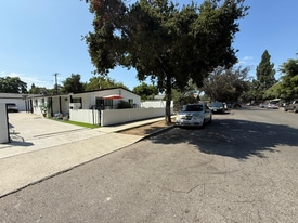 924 W Chestnut Ave in Santa Ana, CA - Building Photo