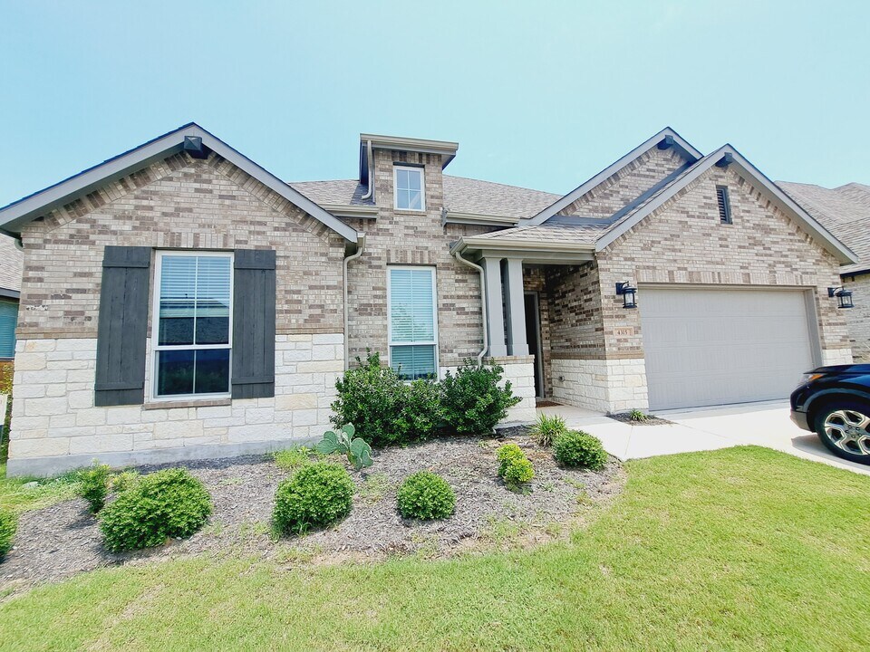 4315 Hood Park Dr in Round Rock, TX - Foto de edificio