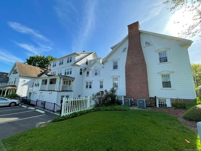 67 S Main St in Branford, CT - Building Photo - Building Photo