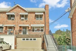 231 W 256th St, Unit Floor1 in Bronx, NY - Building Photo