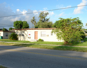 1298 NE 111th St in Miami, FL - Foto de edificio - Building Photo