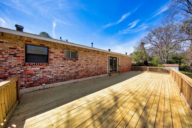 220 Marian Dr in Prattville, AL - Foto de edificio - Building Photo