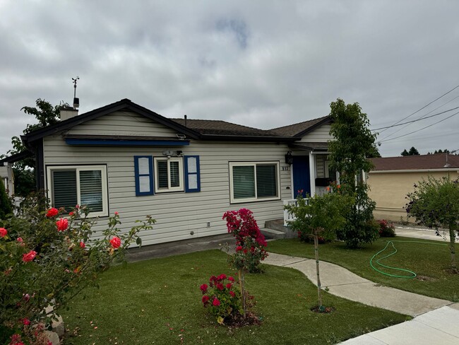 913 Central Blvd in Hayward, CA - Foto de edificio - Building Photo