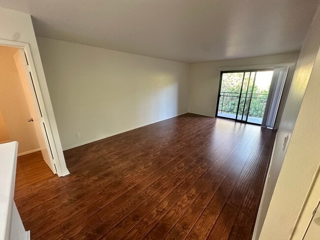 7040 Haskell Ave, Unit 311