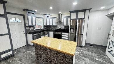 1021 Shirley Dr in Jacksonville, NC - Building Photo - Building Photo