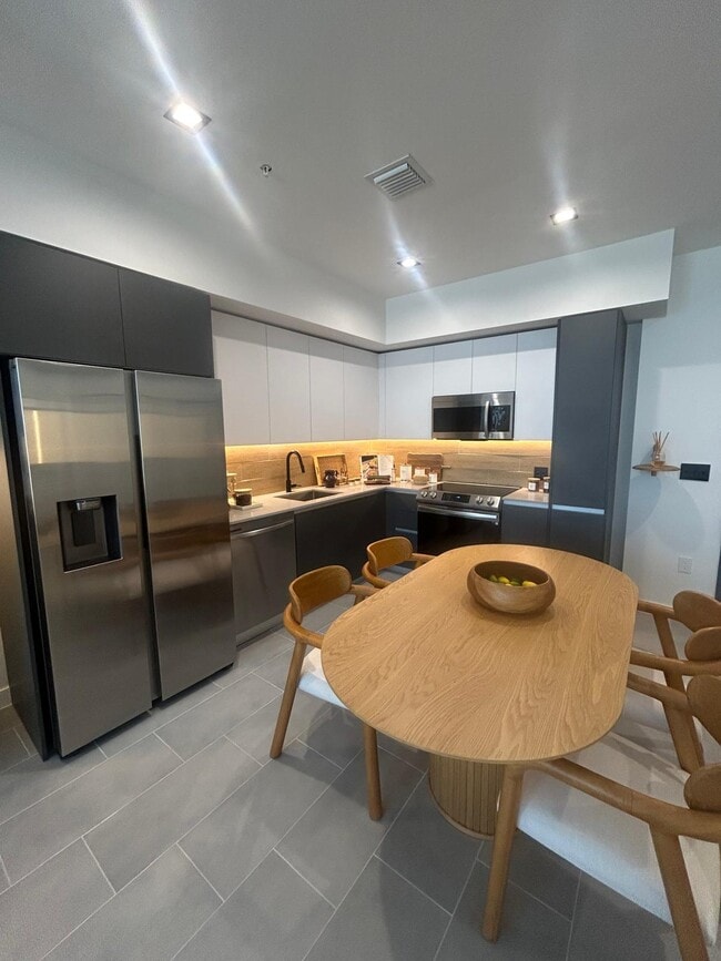161 NW 26th St, Unit C1 in Miami, FL - Building Photo - Building Photo