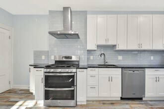 10 Middle St in Newton, MA - Building Photo - Building Photo