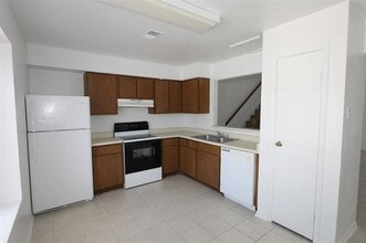 6612 Tamar Dr in Pasadena, TX - Foto de edificio - Building Photo