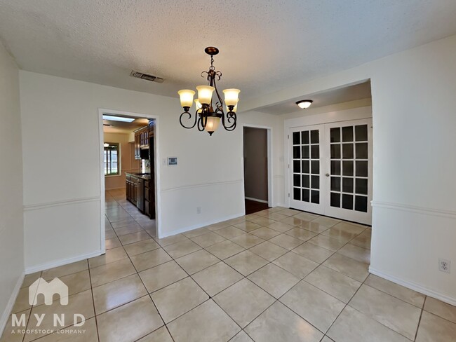 2015 Arborcrest Dr in Arlington, TX - Building Photo - Building Photo
