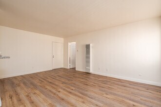 El Conquistador Apartments in Van Nuys, CA - Building Photo - Interior Photo