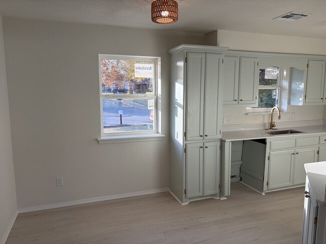 272 Echo Ln in Harrah, OK - Building Photo - Building Photo