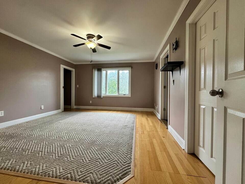 25392 Surrey Ln in Farmington Hills, MI - Building Photo
