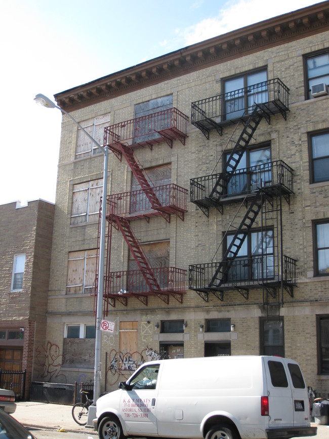 3168 38th St in Long Island City, NY - Building Photo - Building Photo