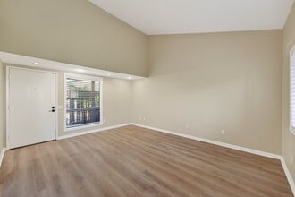 404 N Vía Roma in Anaheim, CA - Building Photo - Building Photo