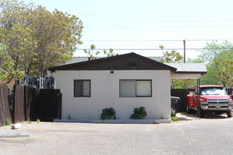 310-312 Charleston SE in Albuquerque, NM - Building Photo - Building Photo