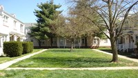 Pershing Courts Apartments in Warrensburg, MO - Foto de edificio - Building Photo