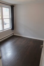 166 Cottage St, Unit 102 in Boston, MA - Foto de edificio - Building Photo