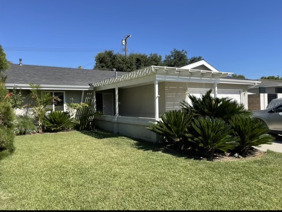 750 N Ivescrest Ave in Covina, CA - Building Photo