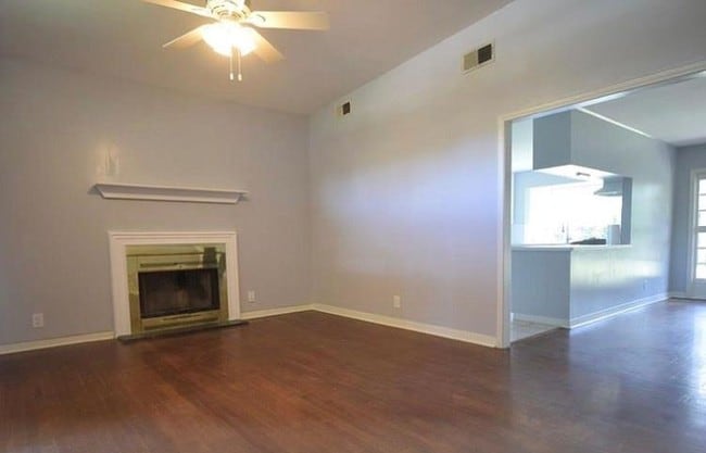 4410 Kingfisher Dr in Houston, TX - Building Photo - Building Photo