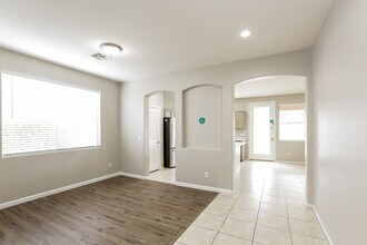 3447 E Powell Way in Gilbert, AZ - Foto de edificio - Building Photo