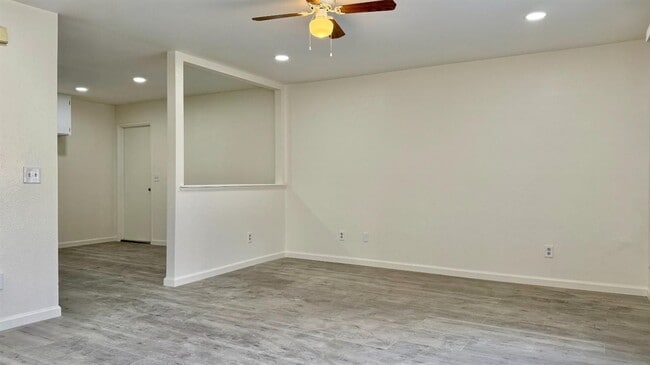 2447 Knowlwood Dr in Hanford, CA - Building Photo - Building Photo