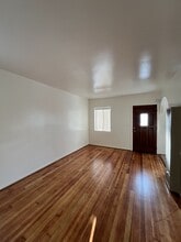 256 17th St, Unit FRONT in Seal Beach, CA - Building Photo - Building Photo