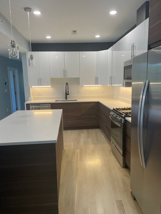 9 University Rd in Brookline, MA - Building Photo