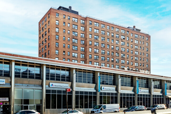 The Howard in Rego Park, NY - Foto de edificio - Building Photo