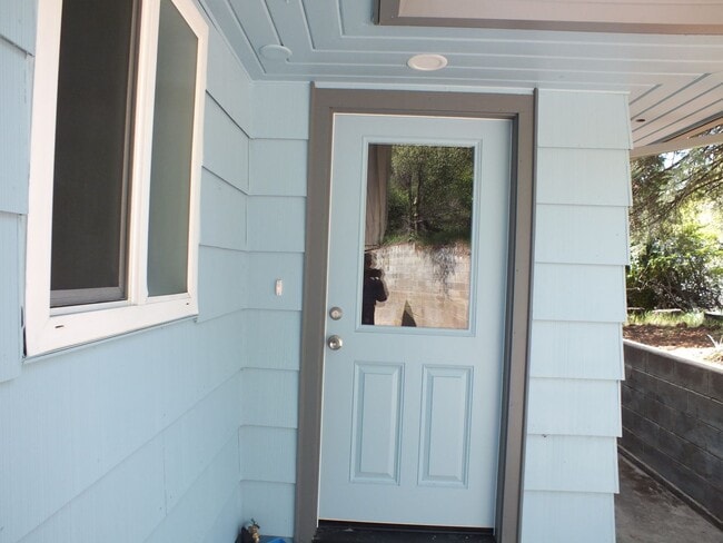 991 Thompson Way in Placerville, CA - Building Photo - Building Photo