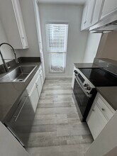1030 W MacArthur Blvd, Unit 83 in Santa Ana, CA - Building Photo - Building Photo