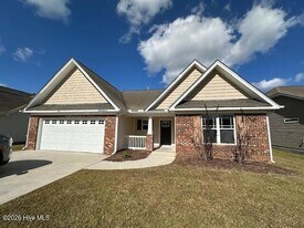 305 Falcon Bridge Dr in New Bern, NC - Building Photo