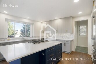 2064 S Robb Way in Lakewood, CO - Building Photo - Building Photo