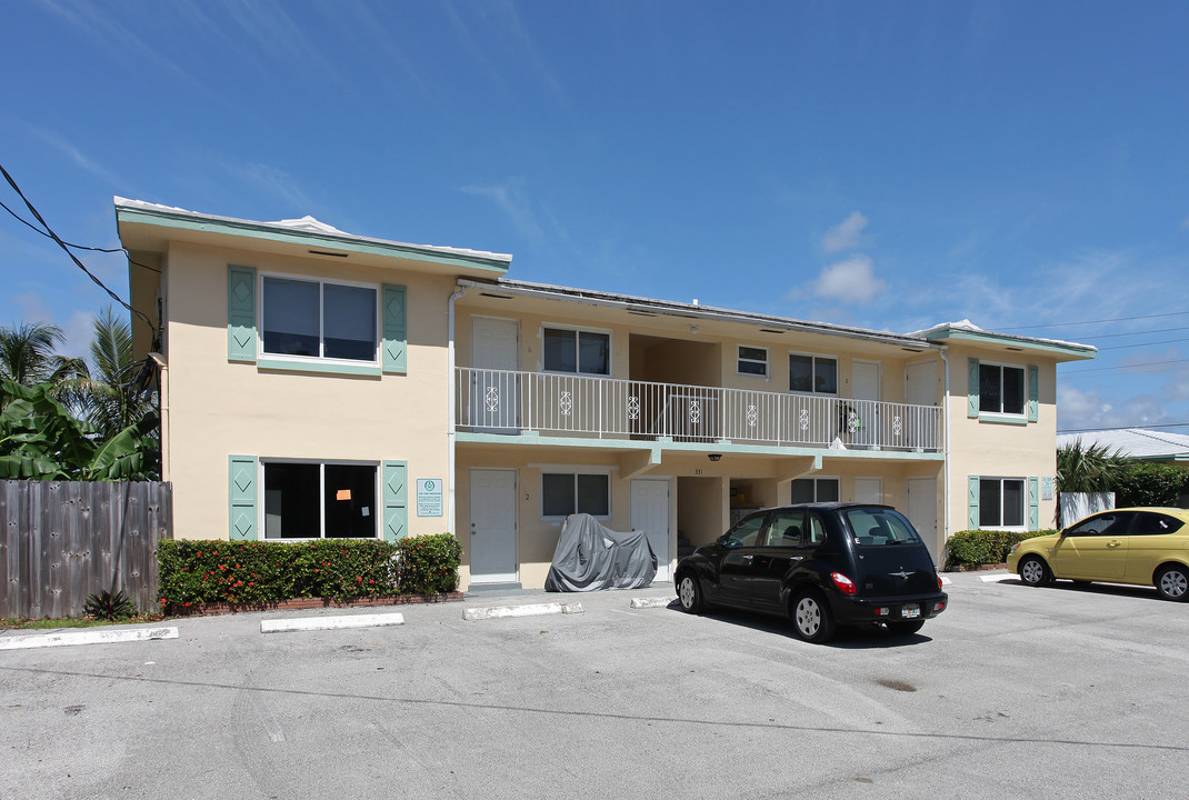 Cypress Cove Apartments in Pompano Beach, FL - Building Photo