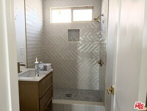1336 W 37th Dr in Los Angeles, CA - Building Photo - Building Photo