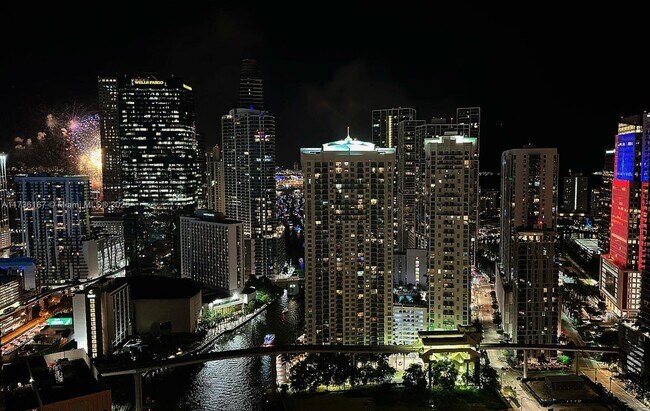 92 SW 3rd St in Miami, FL - Building Photo - Building Photo