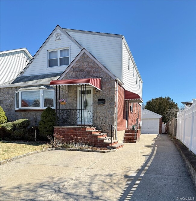 property at 660 S 10th St