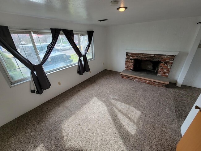 property at 9917 N Waikiki Rd